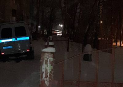 К рязанской школе №47 приехала полиция и кинологи с собакой