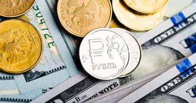 Курс рубля снизился по отношению к мировым валютам 13 января