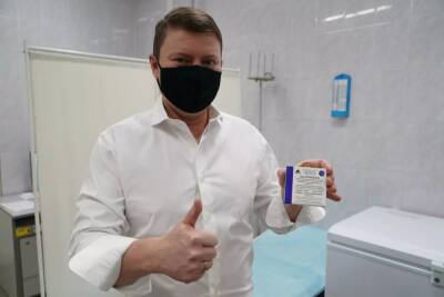 Мэр Красноярска личным примером призвал горожан ревакцинироваться от COVID-19