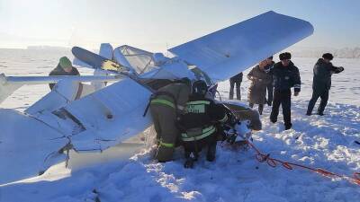 В Алтайском крае два человека пострадали при крушении легкомоторного самолета