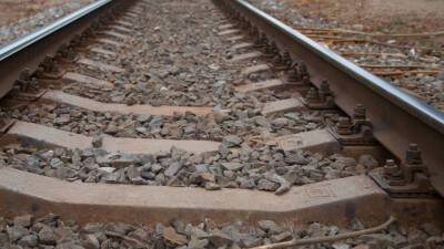В Индии 12 вагонов пассажирского поезда сошли с рельсов