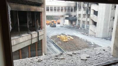 Возвращение к мирной жизни: в Алматы восстанавливают здание горадминистрации