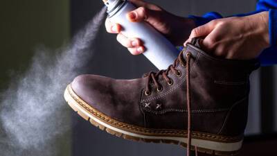 Назван быстрый и эффективный способ убрать пятна от соли с обуви