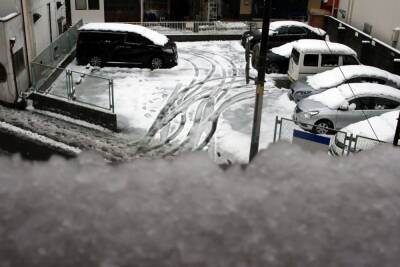 Мурманские автомобилисты пострадали от падения льда с крыш