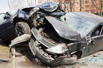 В массовой аварии на Киевском шоссе Ленобласти погибла женщина
