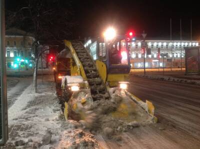 За ночь из Ульяновска вывезли 237 самосвалов снега