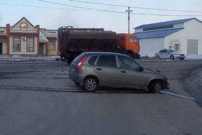 В Белгородской области пьяный водитель Лады Калины не успел проскочить перед КамАЗом