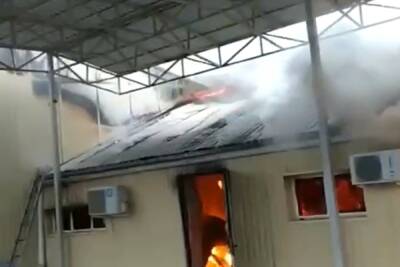 Пожар на молокозаводе в Ростовской области тушат более полусотни спасателей