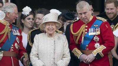 СМИ узнали о требовании принца Чарльза отстранить Эндрю от королевского двора
