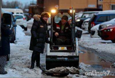 Фоторепортаж: Как в Кудрово предписания по уборке снега и наледи выполняют