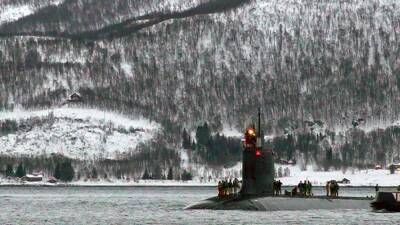 «Она провоцирует русских напасть на нас»: норвежские протестующие осаждают порт Тромсё, требуя вывести из него американскую подлодку
