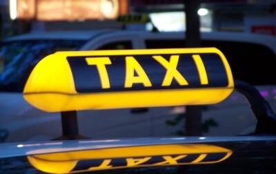 Таксистов планируют обязать ставить кассовые аппараты в авто
