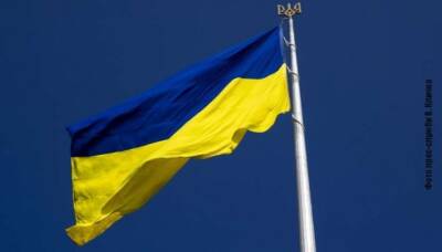 Власти Киева приняли решение приспустить самый большой флаг Украины