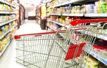 Сколько продуктов можно купить на минималку в Беларуси и других странах: сравнение