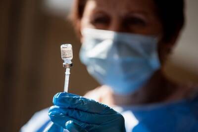 За сутки прививку от коронавируса сделали почти 100 тысяч человек