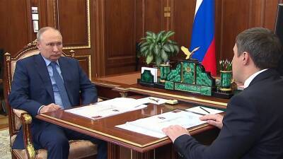 Социально-экономическую ситуацию в Пермском крае Владимир Путин обсудил с главой региона Дмитрием Махониным