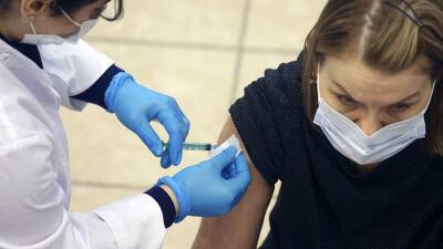 Песков исключил отмену бесплатной вакцинации от COVID-19 в России