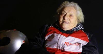 "Стальная бабушка" отметила 100-летний юбилей "гвоздевым" рекордом