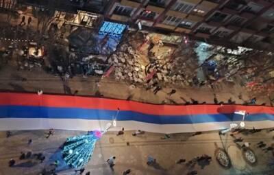 В Косово на Старый Новый год пронесли 250-метровый сербский триколор