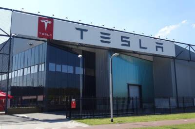 Илон Маск - Tesla Cybertruck - Сбой в «Матрице» откладывается: Илон Маск отсрочил производство Tesla Cybertruck - infox.ru - Reuters
