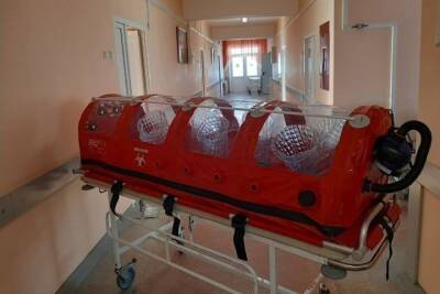 В Курске ОМКБ получила 6 боксов для транспортировки пациентов с опасными инфекциями