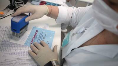 В Минобрнауки ответили на вопрос об использовании сертификатов вакцинации в вузах