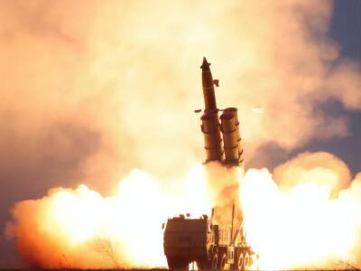 В КНДР запустили две ракеты и предупредили о "решительных действиях" в связи с санкциями США
