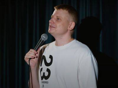 Стендап-комик Слава Комиссаренко заявил, что власти Беларуси объявили его в розыск