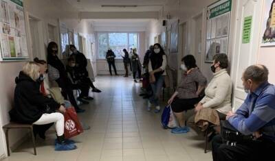 В Москве поликлиники работают в усиленном режиме из-за роста заболеваемости