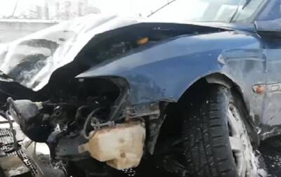Под Киевом водитель сбил патрульного и врезался в дерево