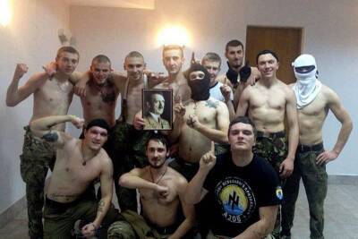 Военный эксперт: США муштруют украинских нацистов для диверсионной...