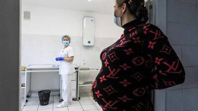 Мурашко предупредил о повышенном риске для беременных при «Омикроне»