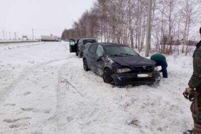 В Курской области не справившаяся с управлением 19-летняя девушка опрокинула машину в кювет