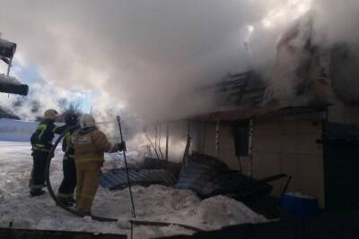 В Курске в СНТ «Вишенка» сгорел дом
