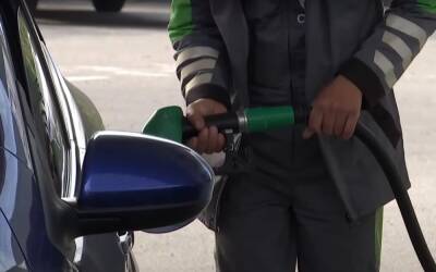 "Золотые" километры: АЗС снова поднимают ценники на бензин и дизель