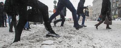 Смольный тринадцатый раз за зиму «усилил» уборку снега в Петербурге