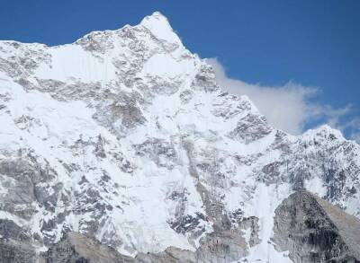 Почему никто не смог покорить вершину горы Канкар-Пунсум в Бутане