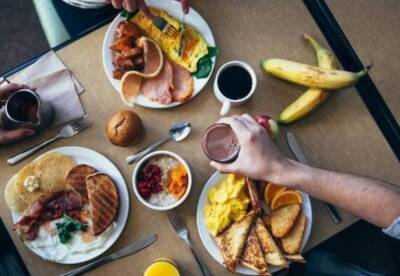 Названы самые вредные для здоровья завтраки