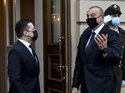 Хакеры атаковали сайты госвласти в Украине, Зеленский встретился с Алиевым, Порошенко хотят арестовать. Главное за день