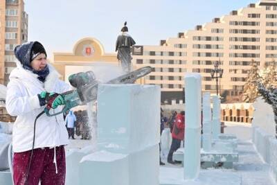 Молодежный конкурс ледяных скульптур проходит в Красноярске
