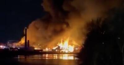Все в огне: химический завод загорелся в США