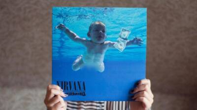 Мужчина с обложки альбома группы Nirvana подал повторный иск на группу