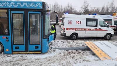 Семь человек госпитализированы после ДТП с автобусом в Москве