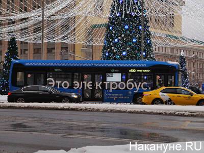 В Москве в ДТП автобуса и такси пострадали девять человек, среди них - младенец