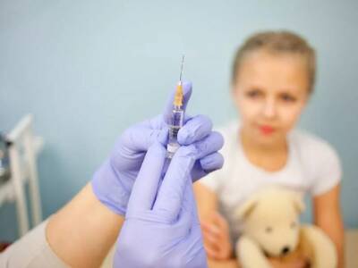 В России анонсировали начало испытаний COVID-вакцины на детях от 6 лет