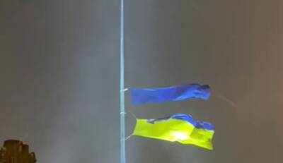 В Харькове ветер разорвал флаг Украины на самом высоком флагштоке: печальные кадры