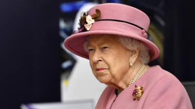 Елизавета II объявила любимому сыну, что он больше не будет "королевским высочеством"