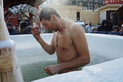 В РПЦ посоветовали не совершать крещенских купаний в этом году