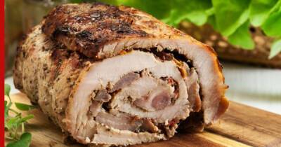 Праздничная кухня: рулет из свинины с начинкой из шампиньонов и сыра