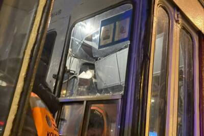 Пьяный петербуржец устроил погром в трамвае после ссоры с кондуктором